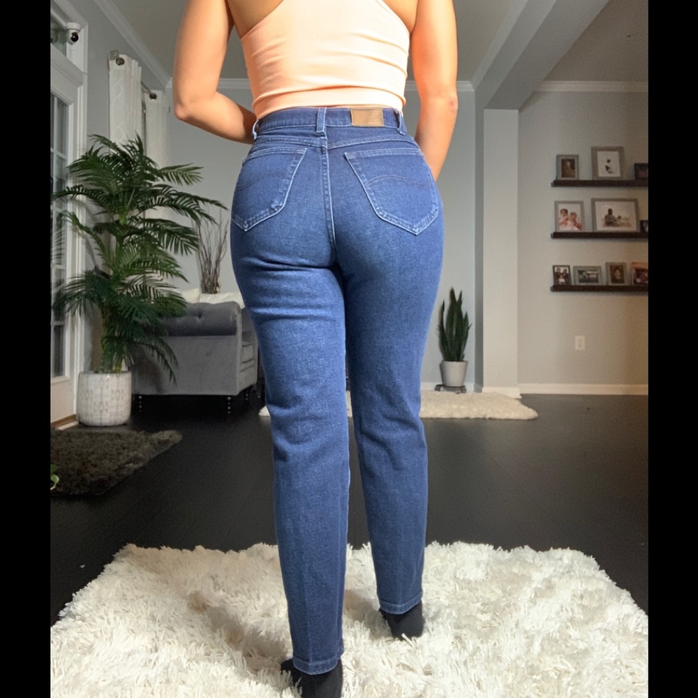Vintage Lee highwaist mom jeans in  size 6M/26